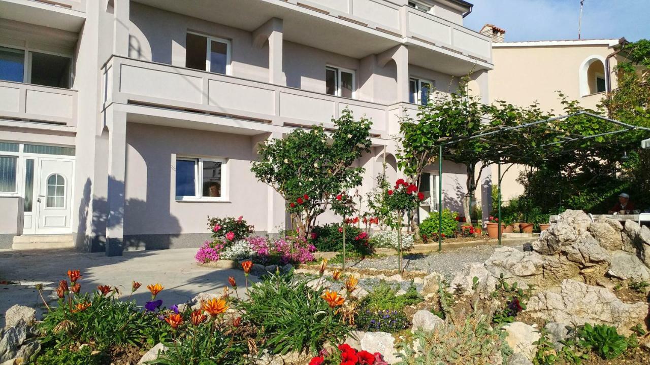 Apartmani Kastelan Barbat na Rabu エクステリア 写真