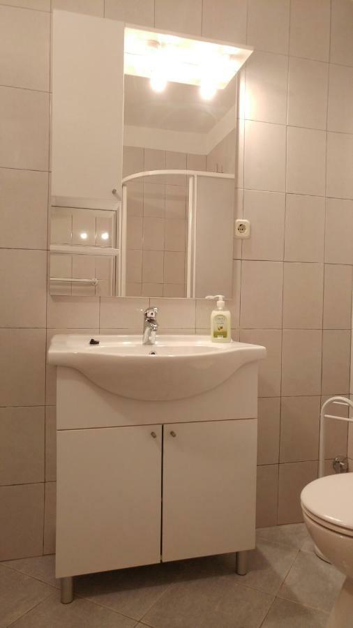 Apartmani Kastelan Barbat na Rabu エクステリア 写真