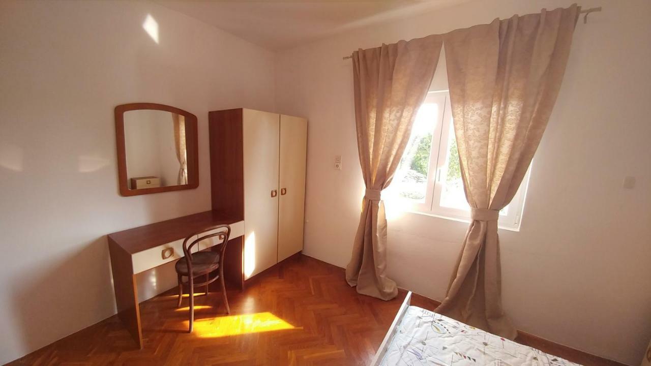 Apartmani Kastelan Barbat na Rabu エクステリア 写真