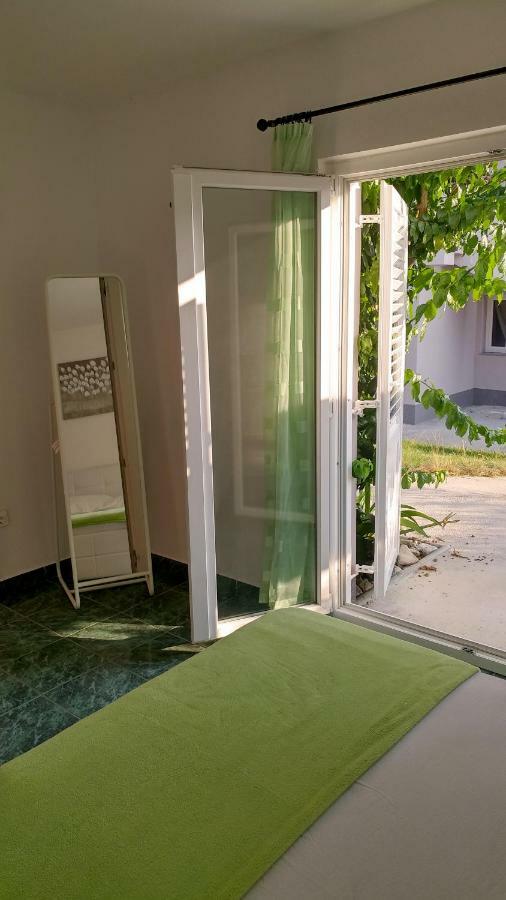 Apartmani Kastelan Barbat na Rabu エクステリア 写真