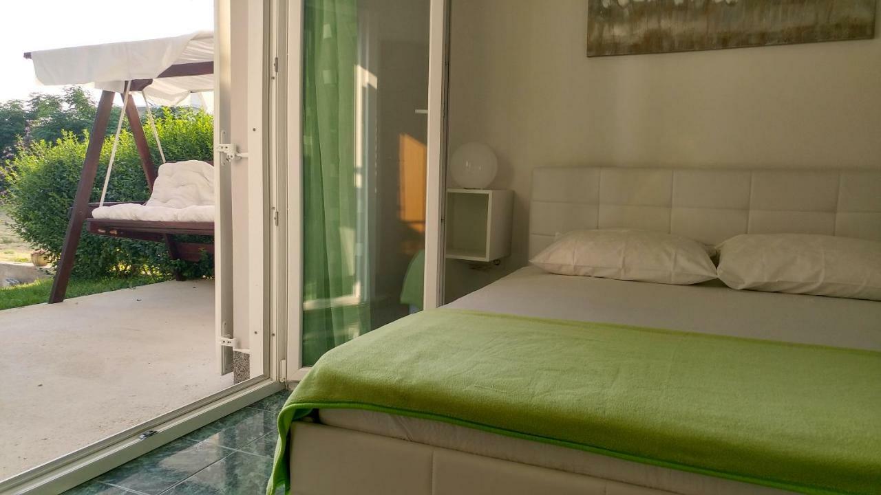 Apartmani Kastelan Barbat na Rabu エクステリア 写真